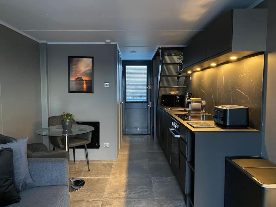 Seascape - Floating Home At Brighton Marina With Free Parking Esterno foto