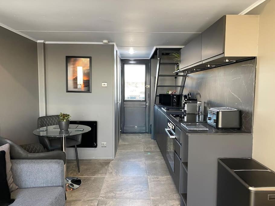Seascape - Floating Home At Brighton Marina With Free Parking Esterno foto