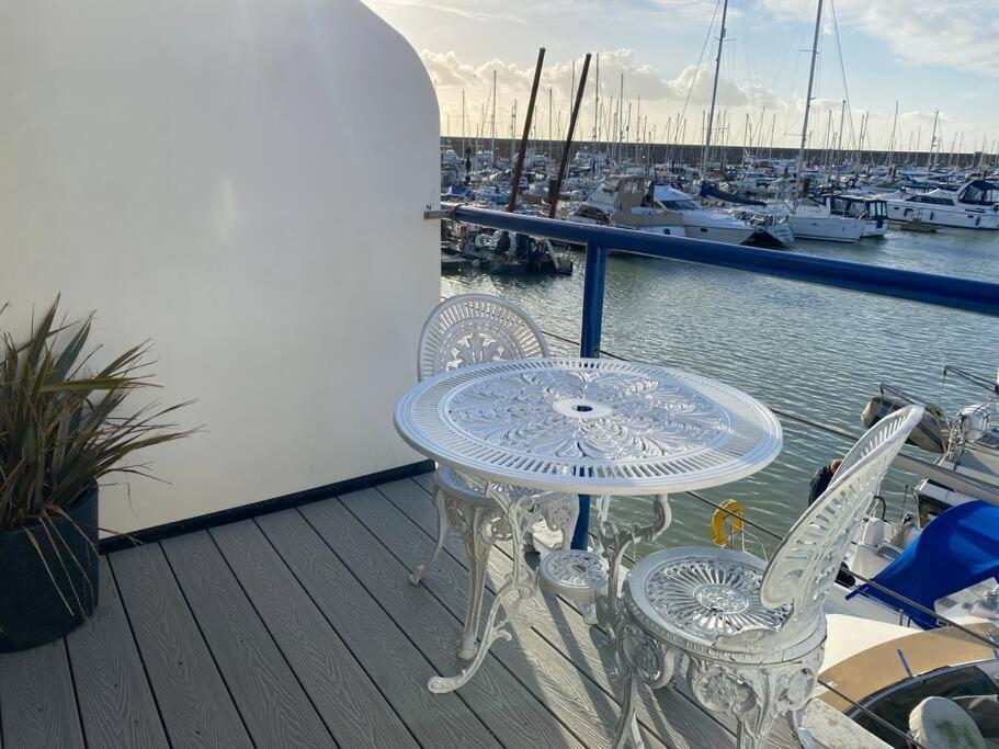Seascape - Floating Home At Brighton Marina With Free Parking Esterno foto