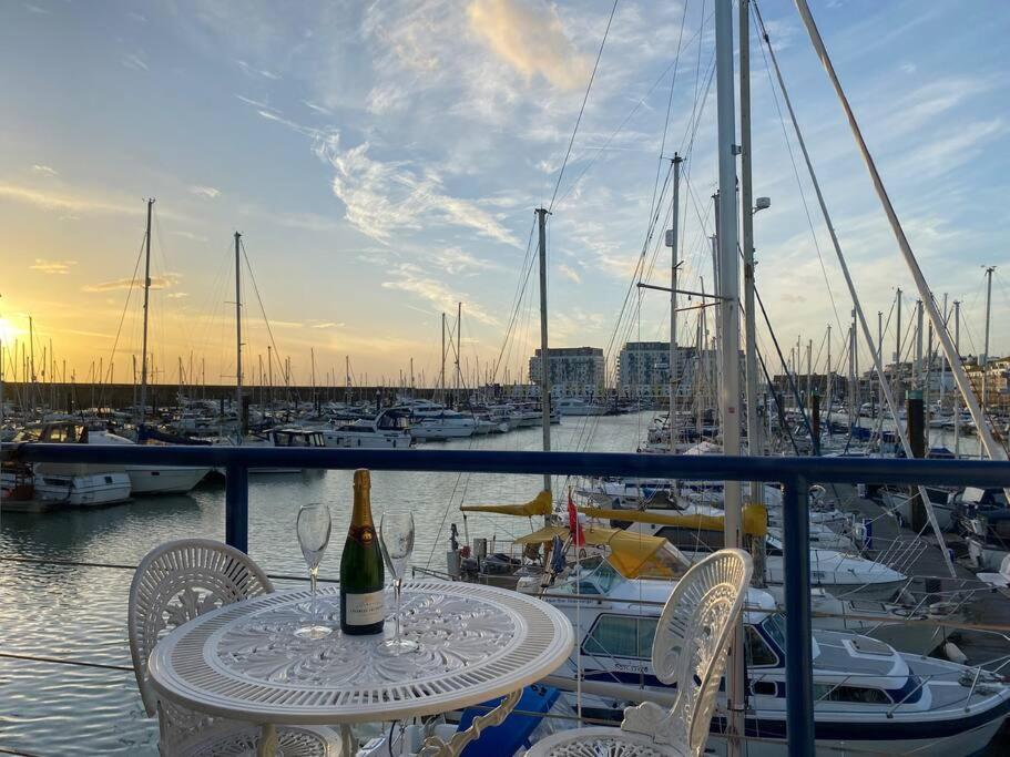 Seascape - Floating Home At Brighton Marina With Free Parking Esterno foto