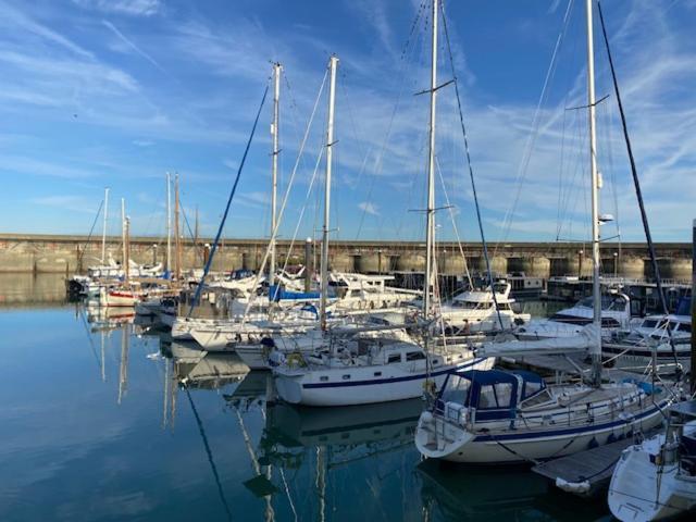 Seascape - Floating Home At Brighton Marina With Free Parking Esterno foto